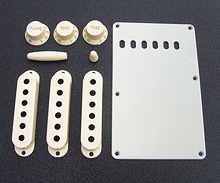 099-1368-000 Aged White Fender Stratocaster Accessory Kit 099-1368-000 0991368000 Aged White Fender Stratocaster Accessory Kit